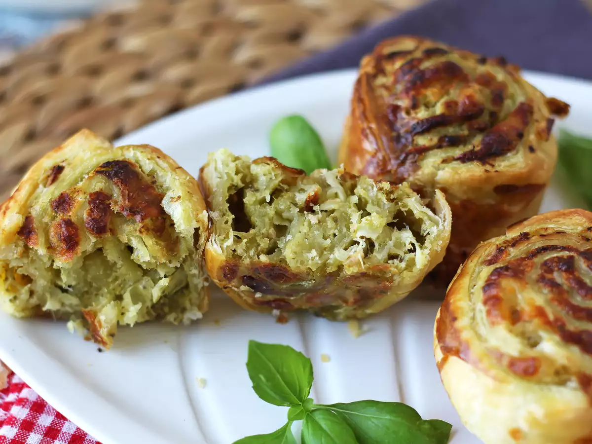 Butterdejsruller med pesto og mozzarella i airfryer – klar på 15 minutter! - foto 3