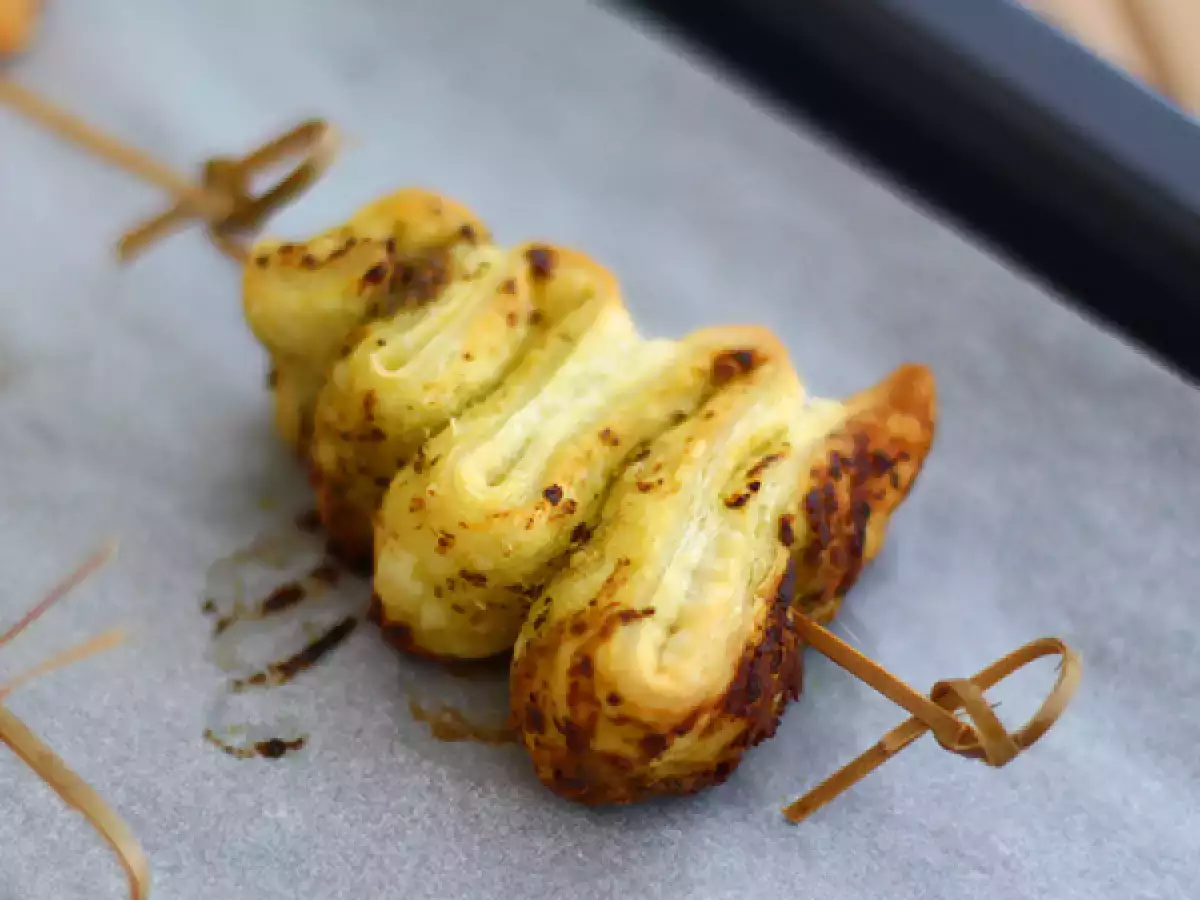 Butterdejstræer med pesto til juleaperitiffen