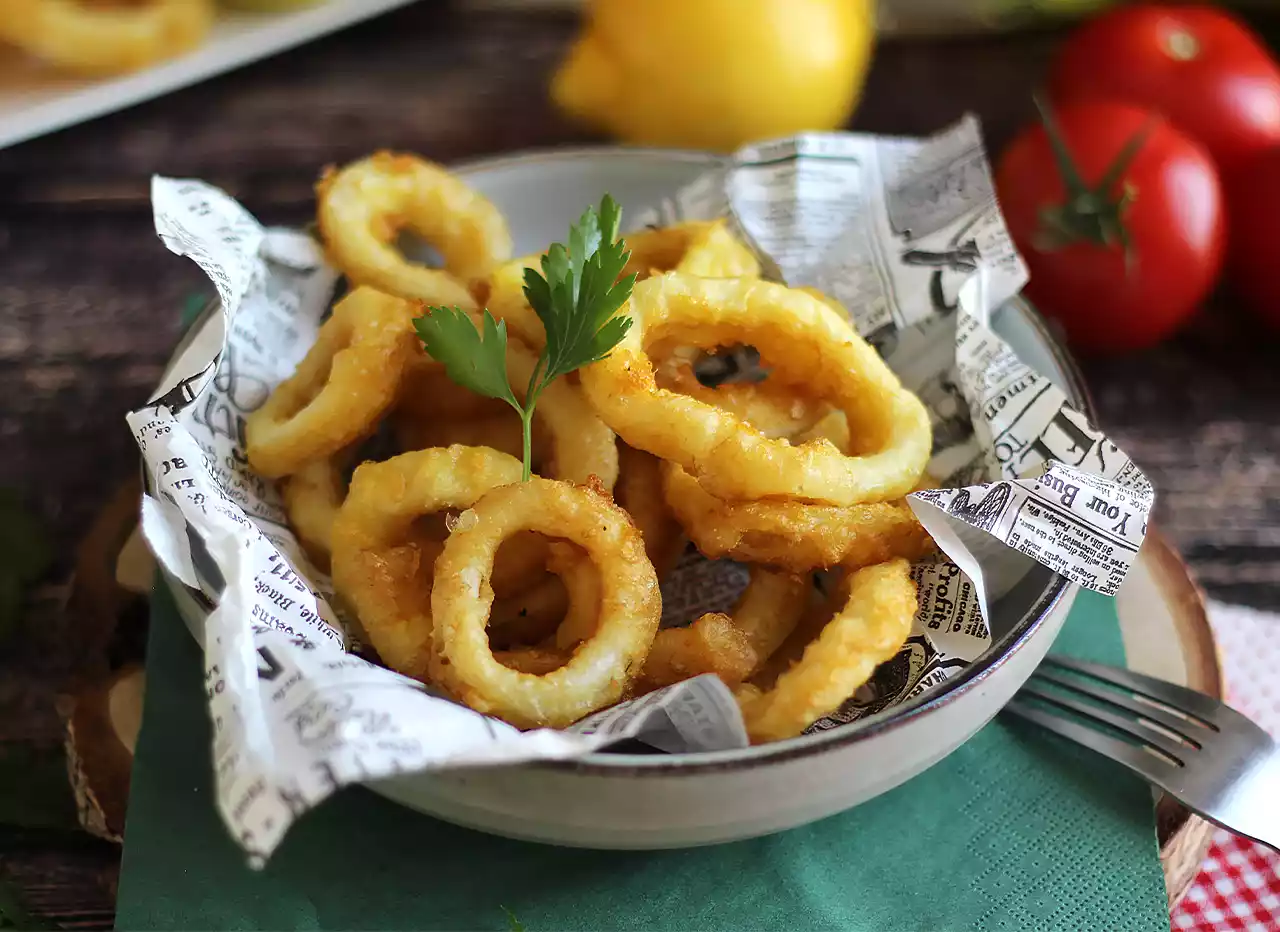 Calamares a la romana - panerede blæksprutter i dej
