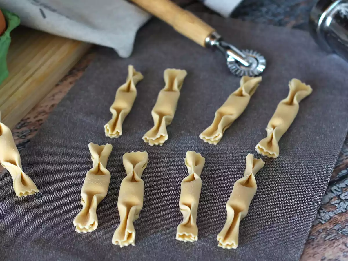 Caramelle, slikformede ravioli med græskar- og ricottafyld - foto 2