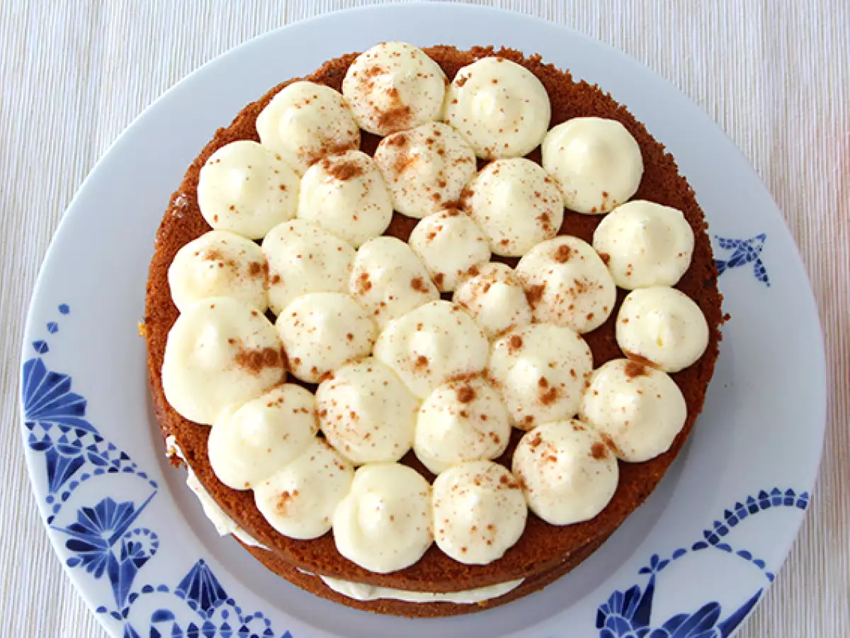 Carrot cake – klassisk gulerodskage med valnødder - foto 3