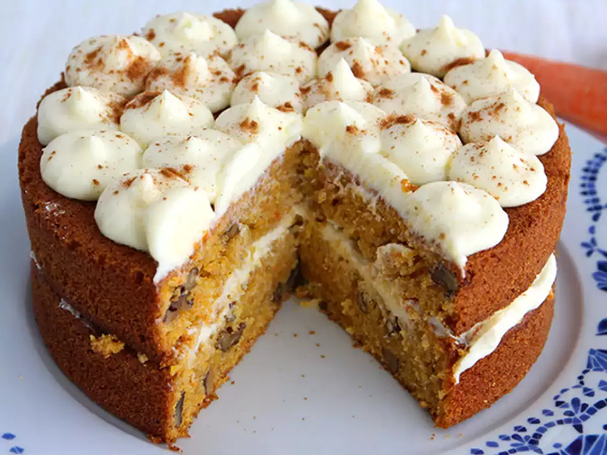 Carrot cake – klassisk gulerodskage med valnødder - foto 4