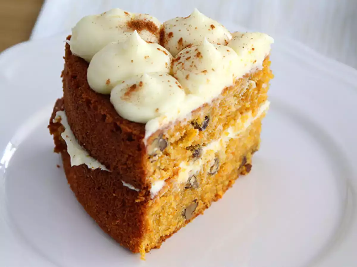 Carrot cake – klassisk gulerodskage med valnødder - foto 5