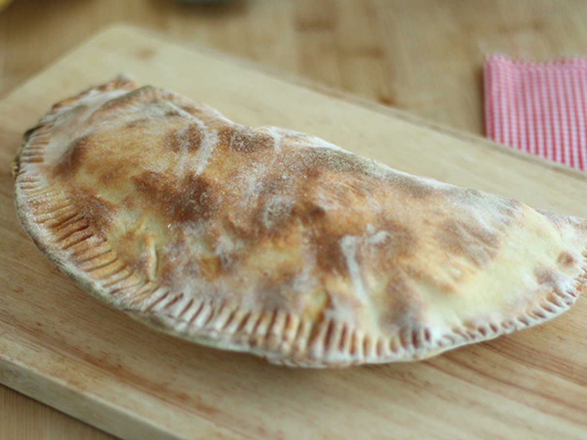 Chausson med raclette, savoyardisk calzone
