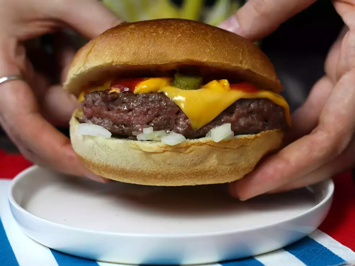 Cheeseburger, den berømte burger, som alle elsker! - foto 2