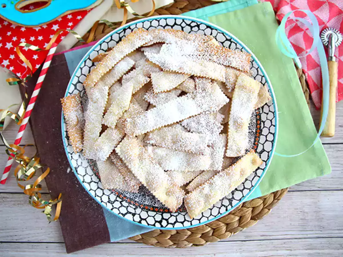 Chiacchiere di carnevale - italienske bagte bugnes