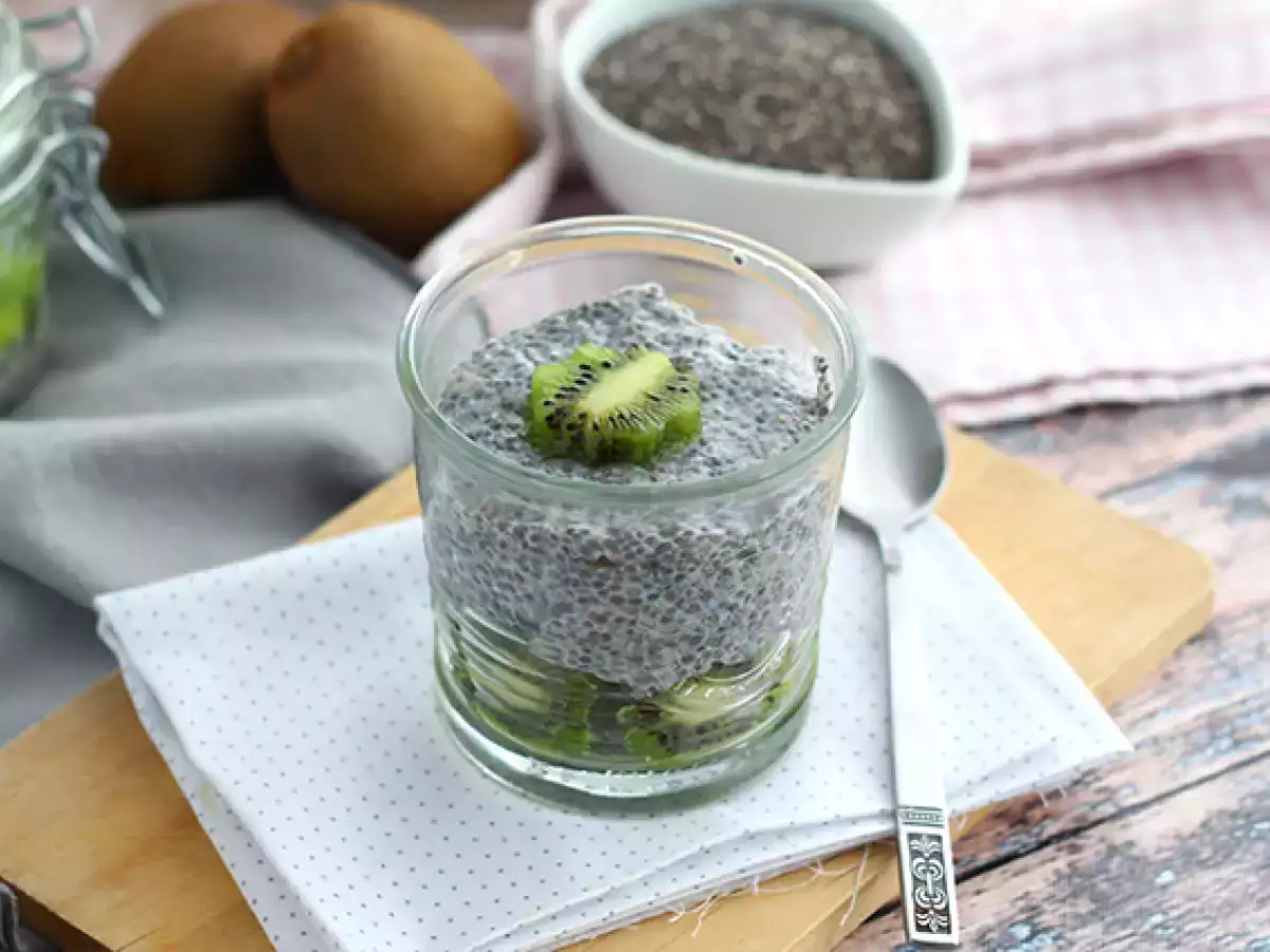 Chiafrøbudding med kiwi