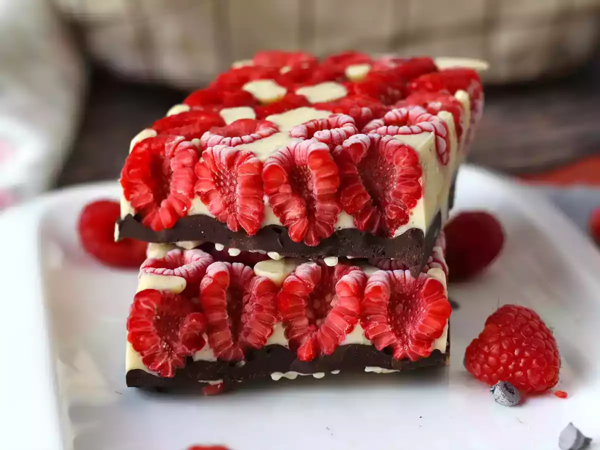 Chokoladebar i Franui-stil med hindbær, hvid chokolade og mørk chokolade!