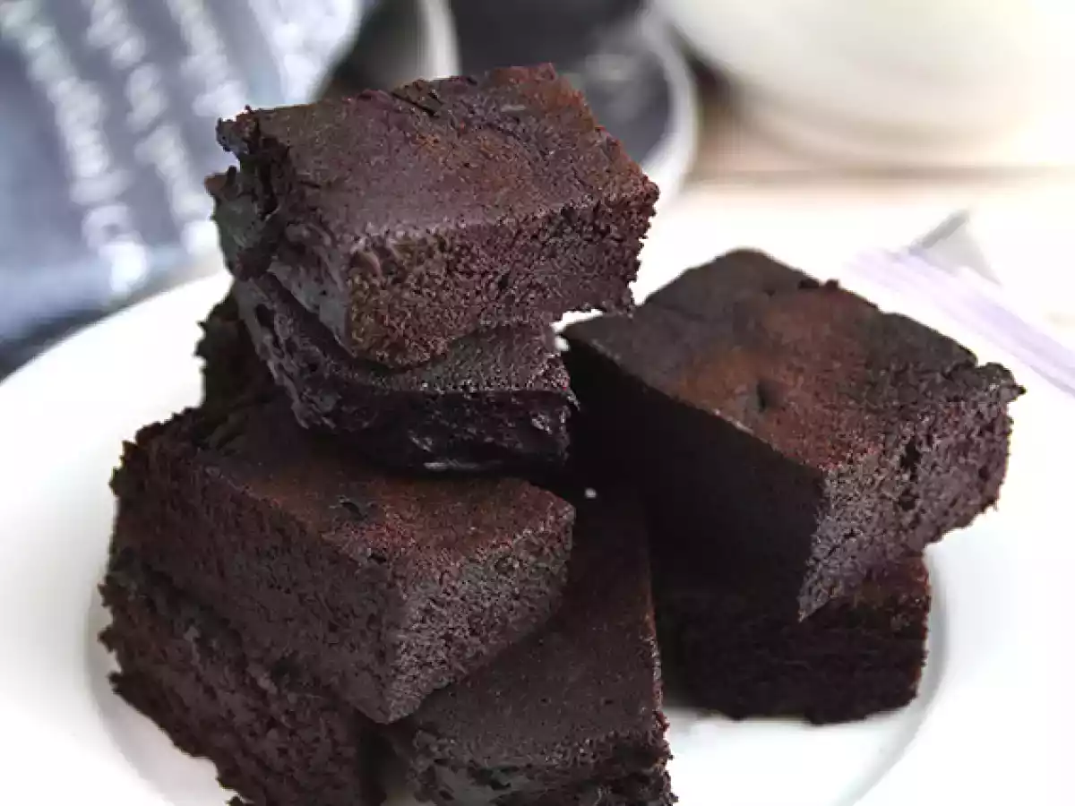 Chokoladekage uden æg, uden bagning, uden laktose, uden ovn