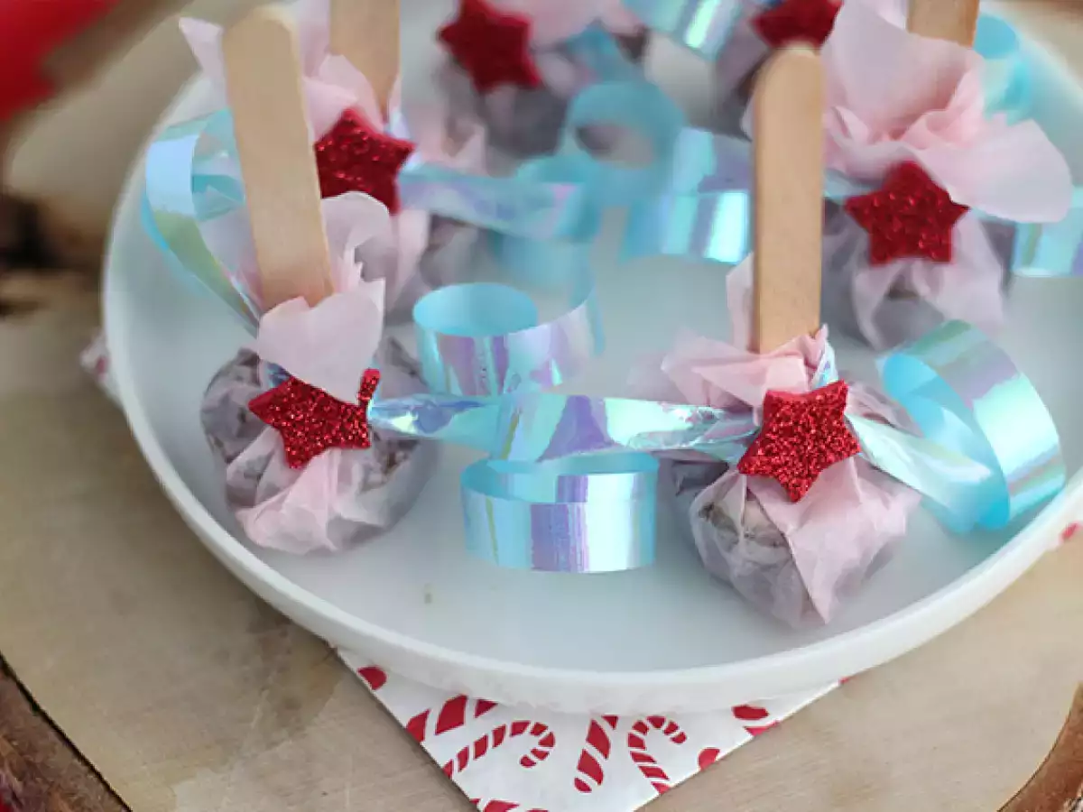 Chokoladeslikkepinde til varm chokolade med mørk chokolade og ristede hasselnødder - foto 4