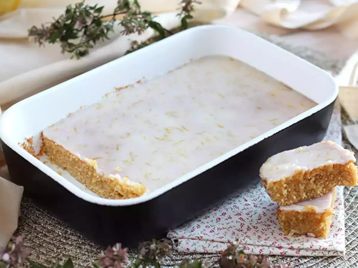 Citronbrownie med havregryn og citronglasur - foto 2