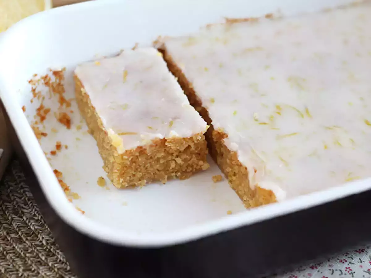 Citronbrownie med havregryn og citronglasur - foto 4