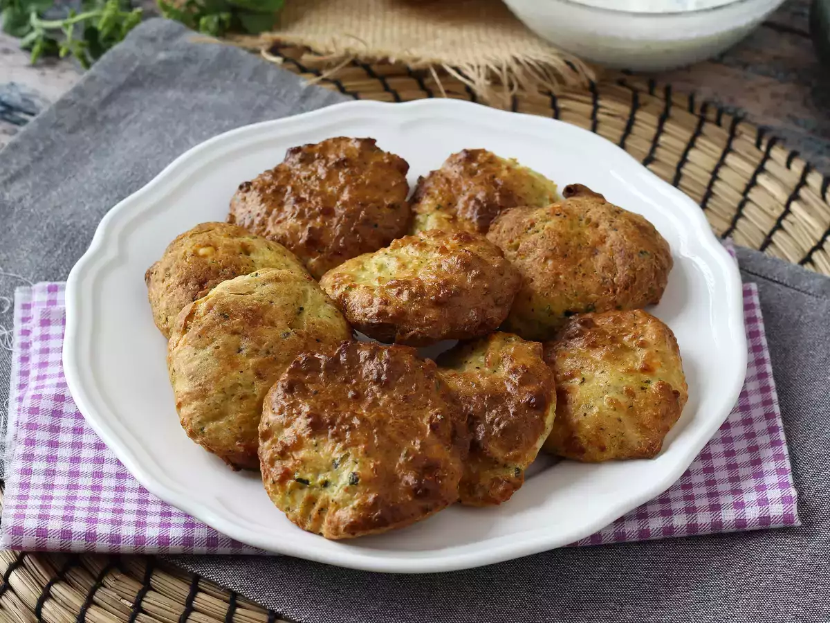 Courgettefritter i airfryer med yoghurt- og fetadip - foto 2