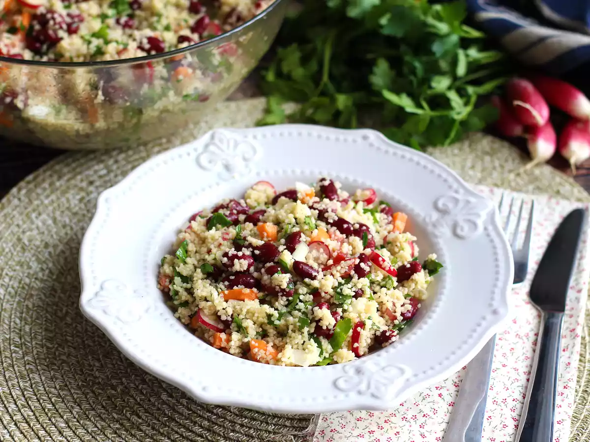 Couscous-salat er en enkel, sund og farverig forret!