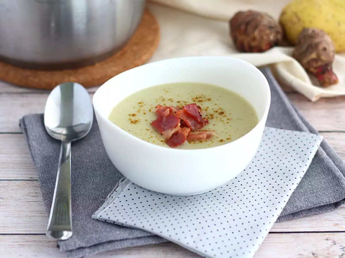 Cremet jordskokkesuppe med kartofler og bacon