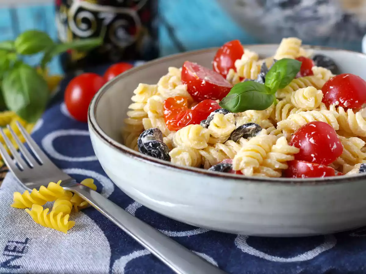 Cremet kold pasta, klar på mindre end 10 minutter!