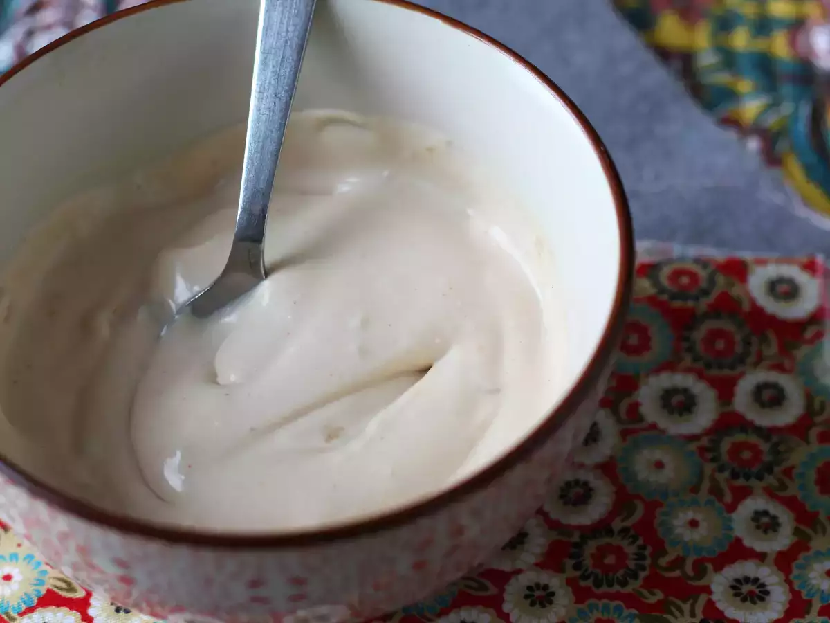 Cremet og velsmagende sauce til sprød kylling
