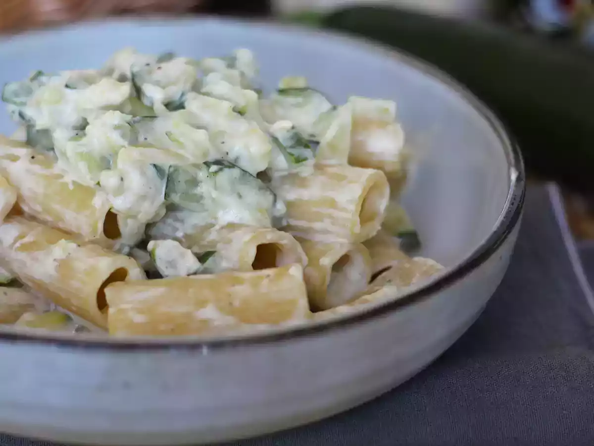 Cremet pasta med courgetter, velsmagende og meget hurtig opskrift