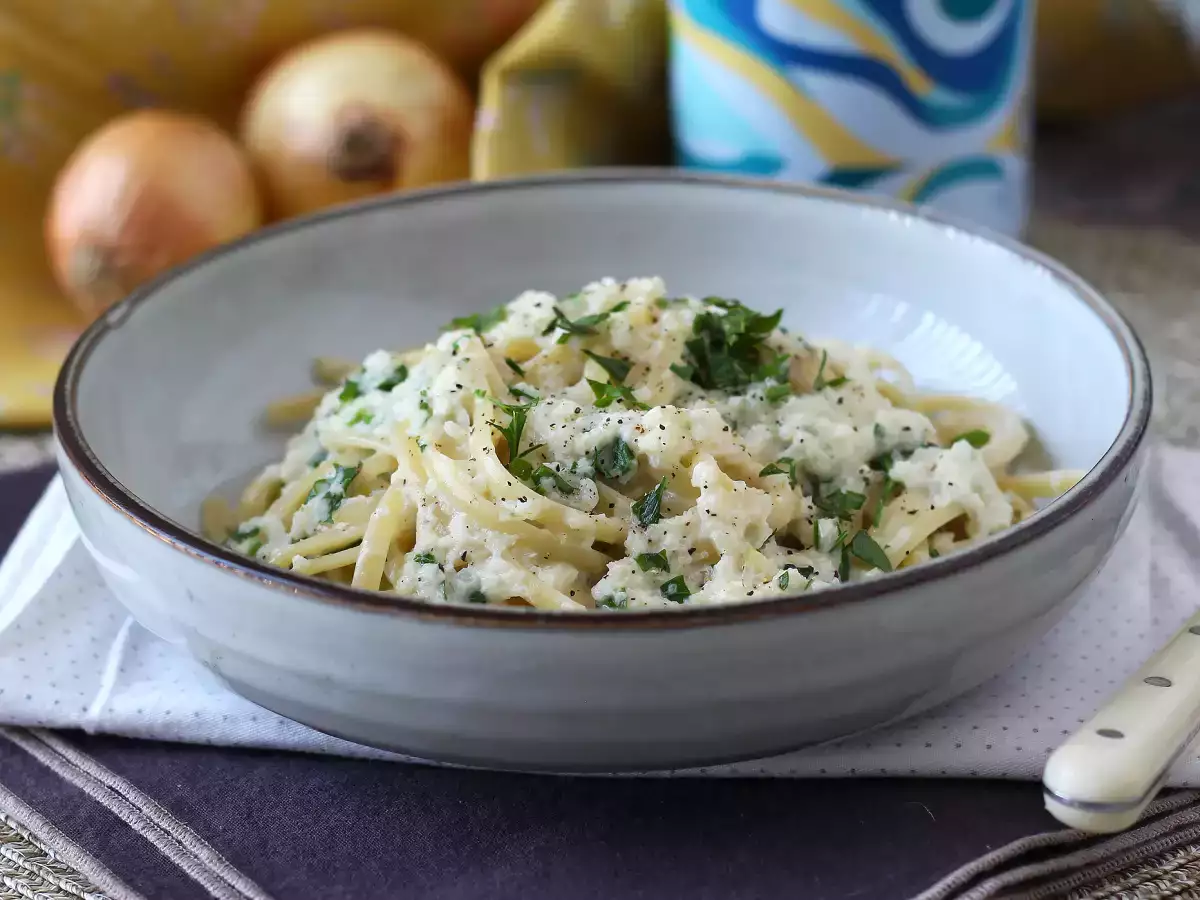 Cremet pasta med løg: en lækker og superbillig hovedret! - foto 3