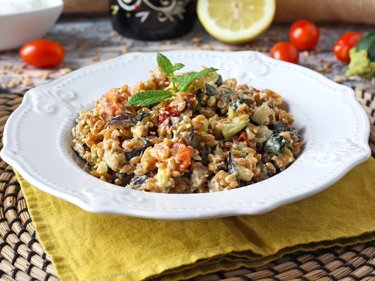 Cremet spelt-salat med courgetter, auberginer og cherrytomater - foto 2