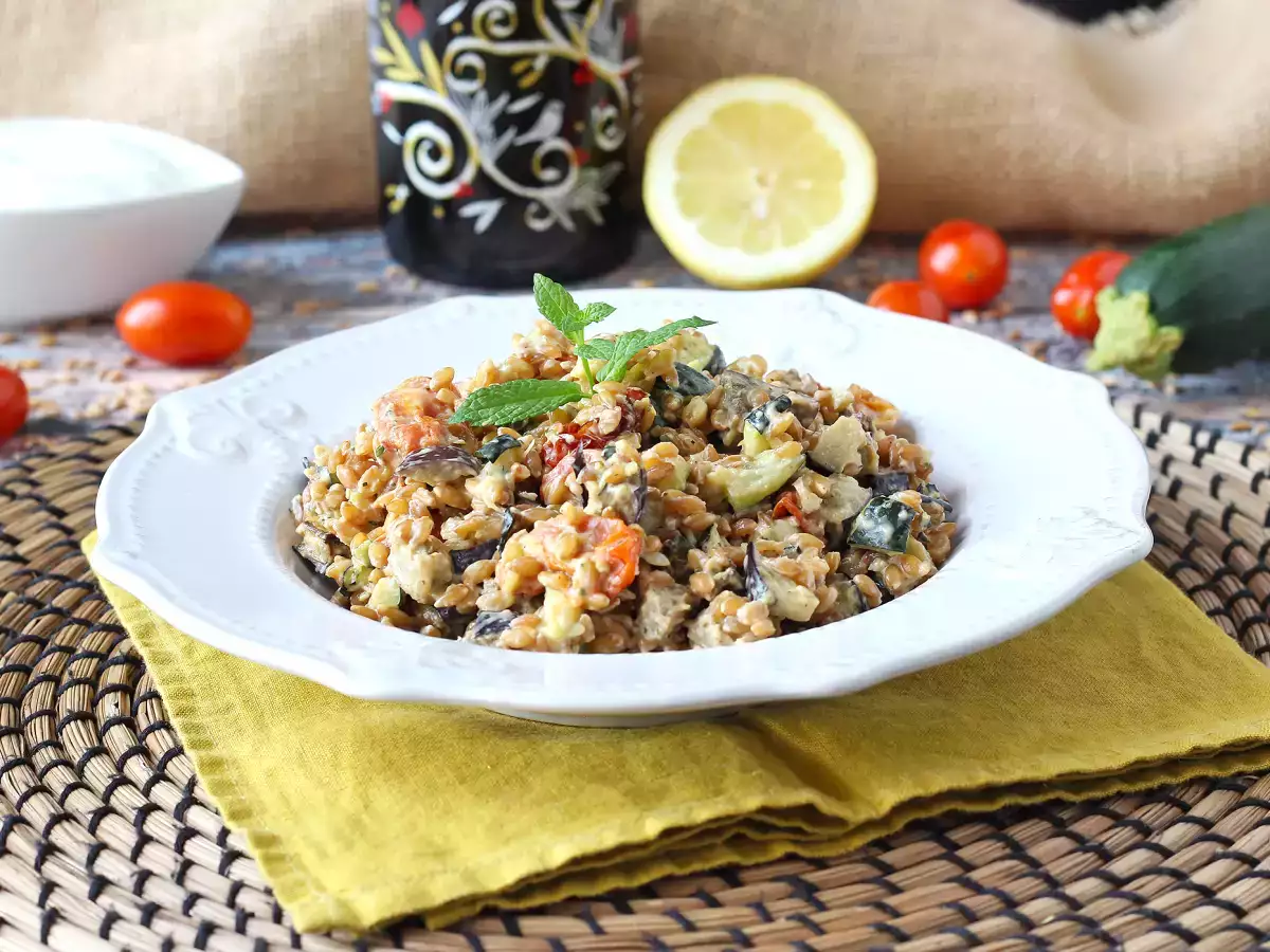 Cremet spelt-salat med courgetter, auberginer og cherrytomater - foto 3