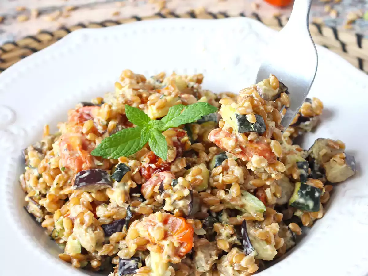 Cremet spelt-salat med courgetter, auberginer og cherrytomater - foto 4
