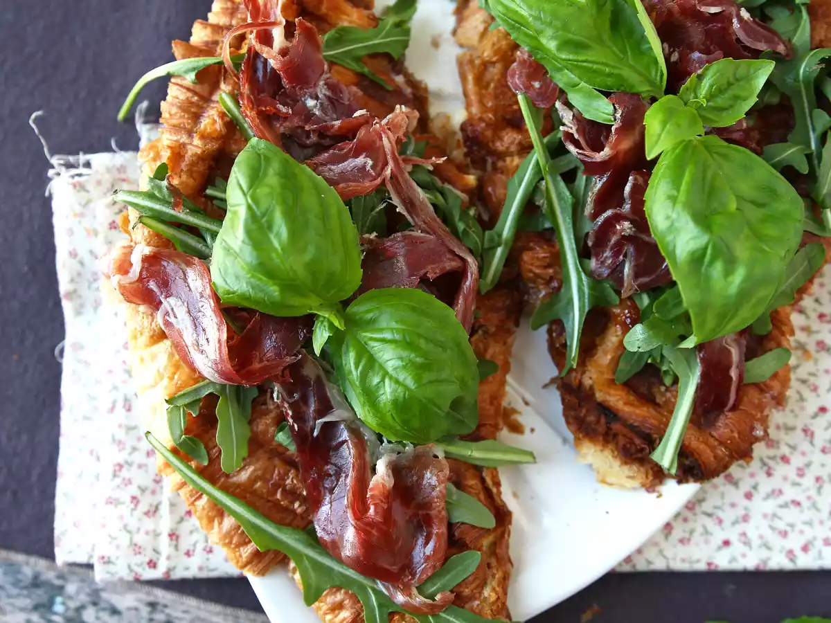 Croffle, den vaffelformede croissant med figensyltetøj, gedeost og iberisk skinke - foto 2