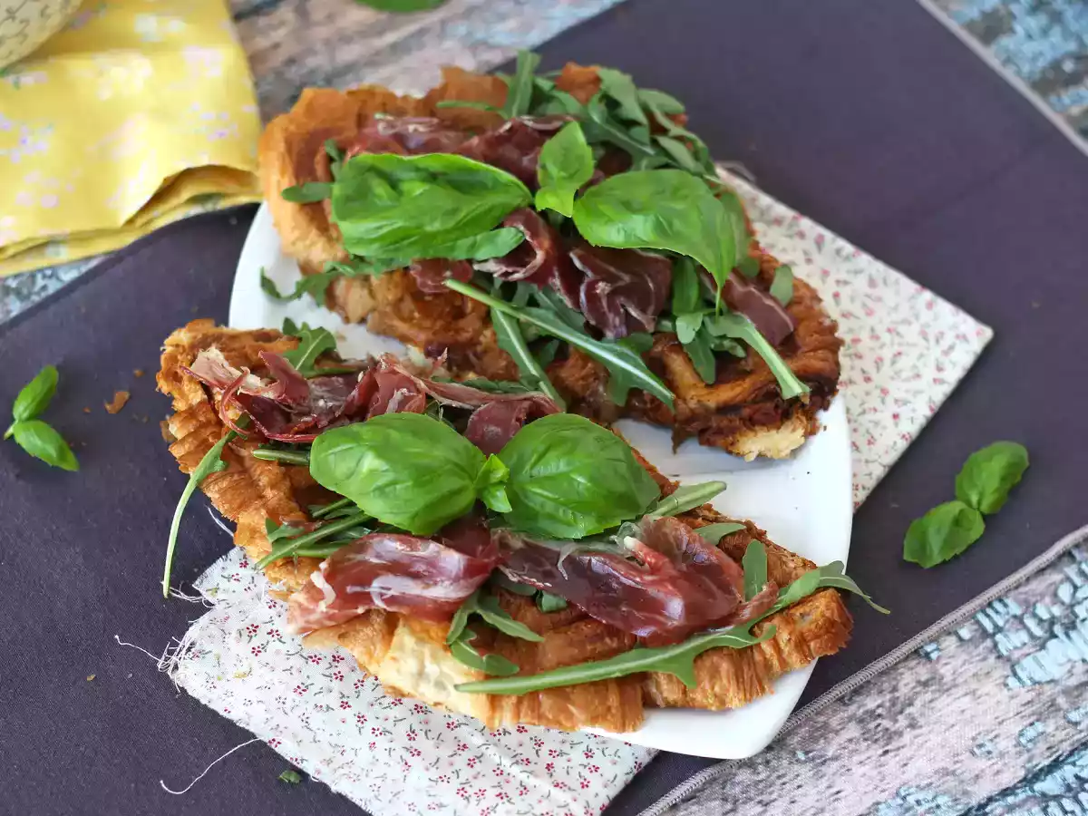 Croffle, den vaffelformede croissant med figensyltetøj, gedeost og iberisk skinke - foto 3