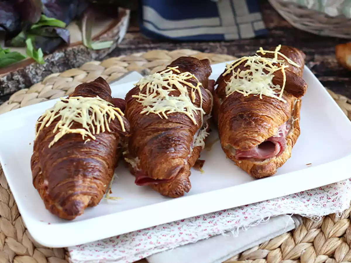 Croissanter med skinke og ost