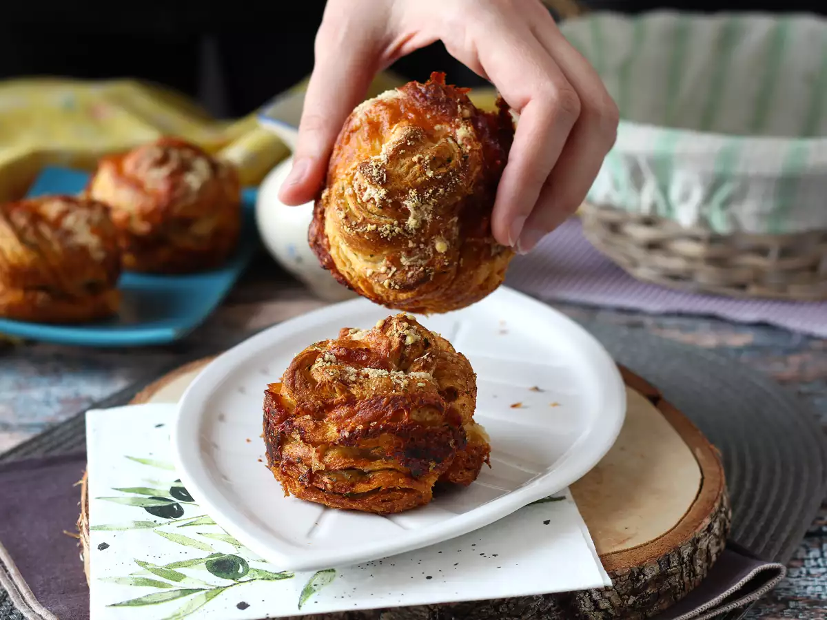Cruffins – en kombination af croissant og muffin, her med parmesan og mozzarella - foto 3