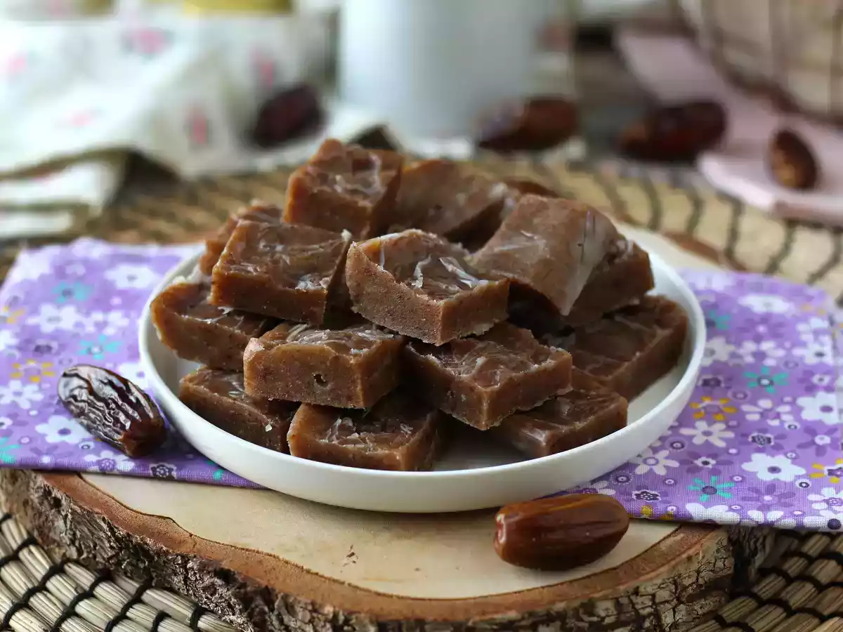 Dadelfudge, en lille firkant fuld af energi og smag! - foto 3