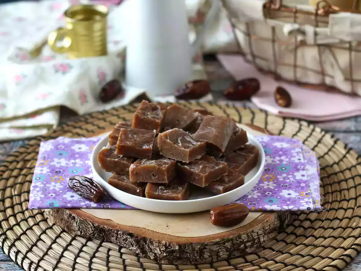 Dadelfudge, en lille firkant fuld af energi og smag! - foto 5