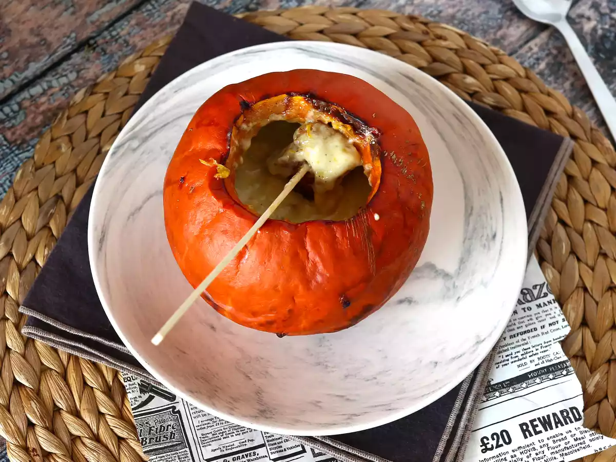 Efterårsagtig Reblochon-fondue i et græskar!