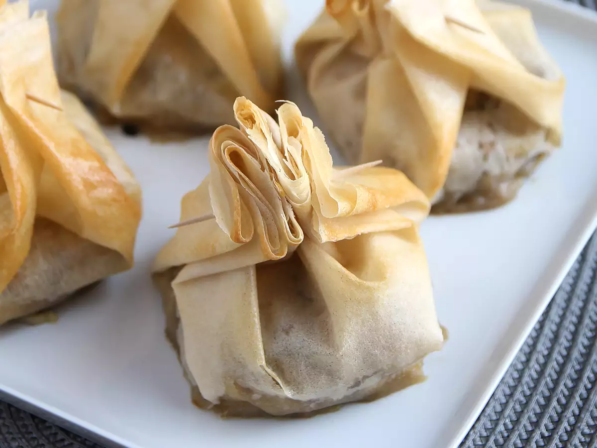 Ekstra sprøde dejpakker med svampe, brie og pære