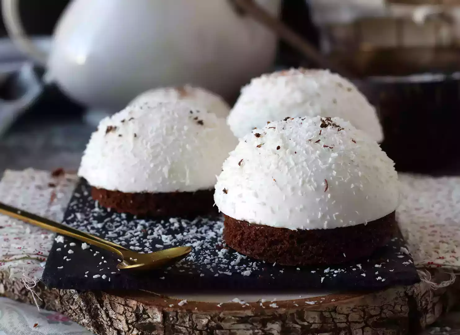 En chokolade- og kokosdessert, der både smelter og er sprød!