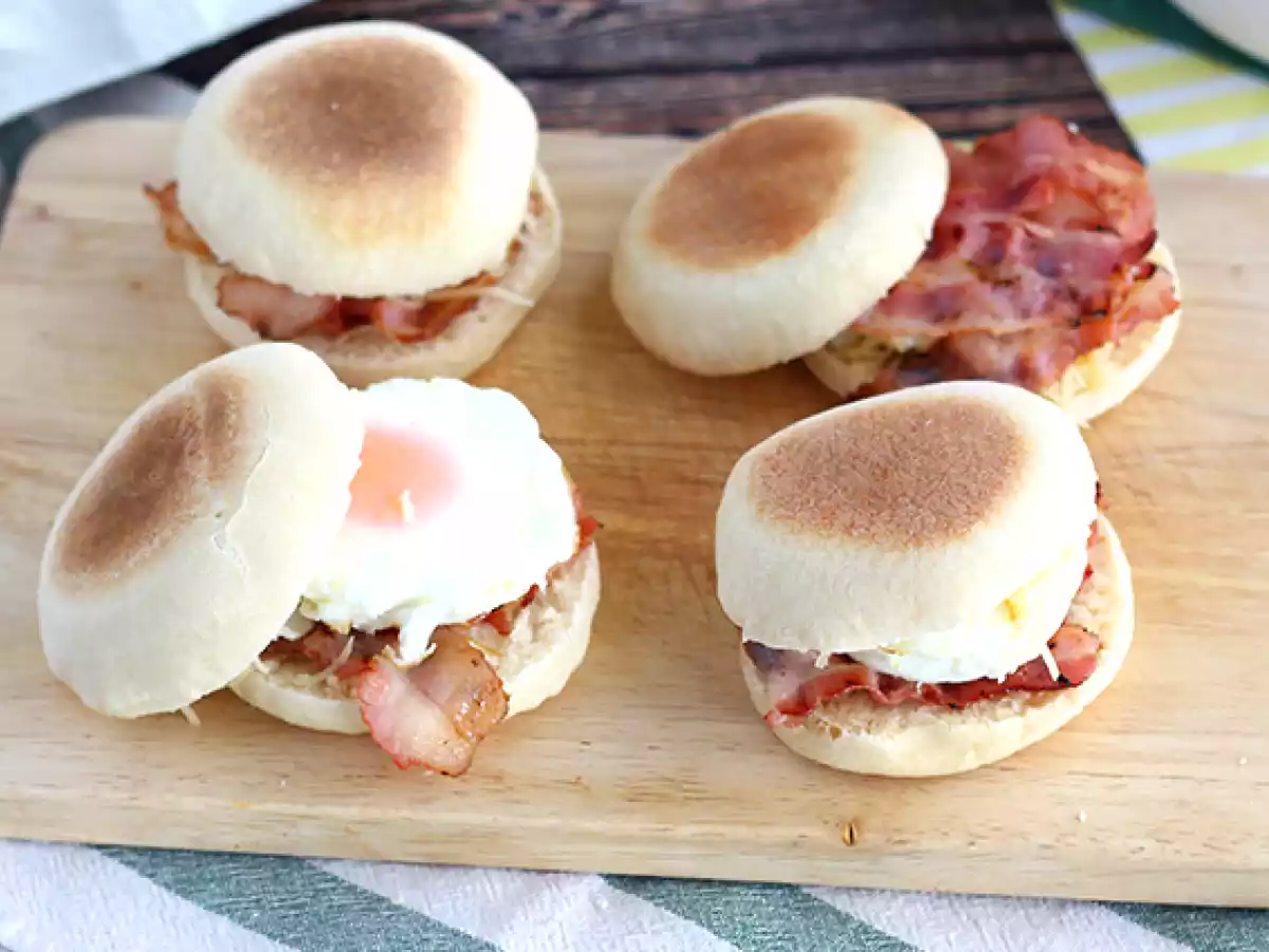 Engelske muffins med æg og bacon - foto 2