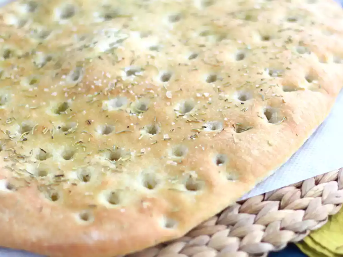 Focaccia, italiensk brød med rosmarin - foto 2