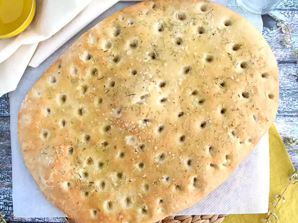 Focaccia, italiensk brød med rosmarin - foto 3