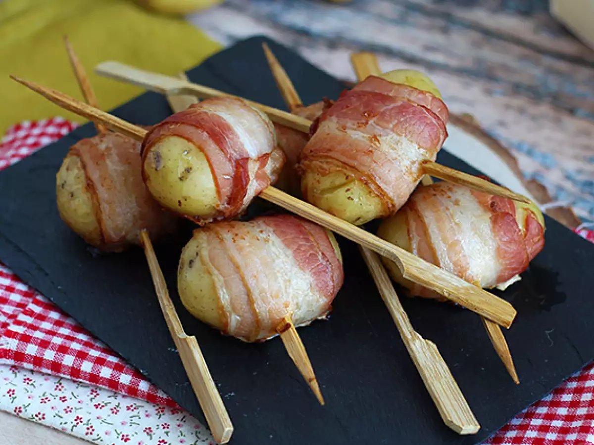 Forretsspyd med kartofler og røget bacon