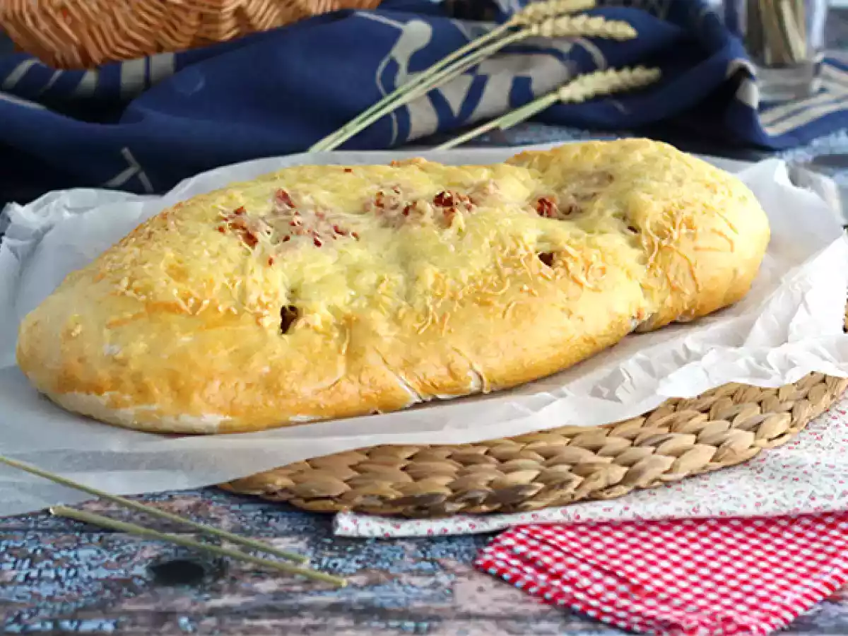 Fougasse med bacon og løg