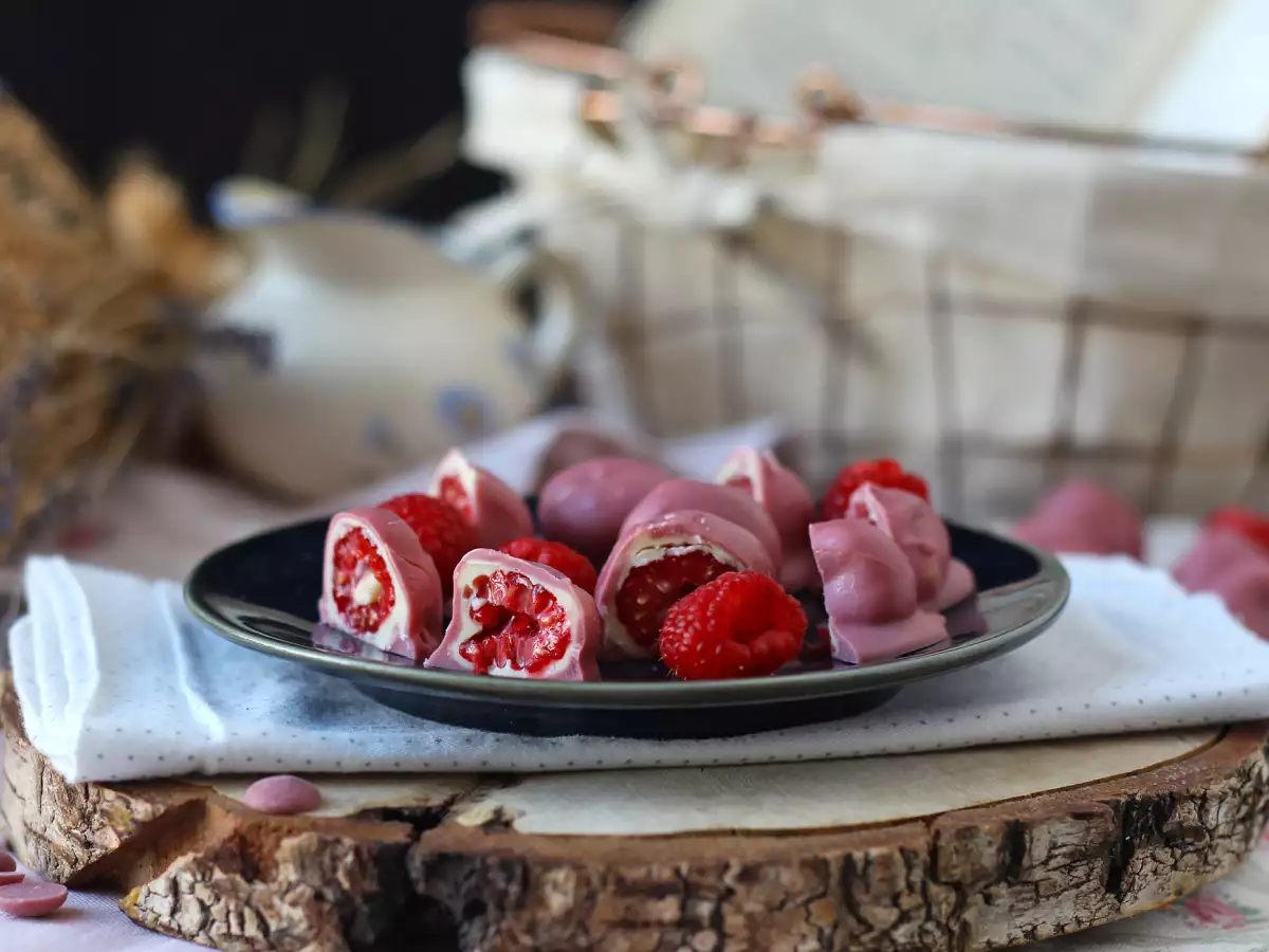 Franui-inspirerede hindbær med hvid chokolade og rubinchokolade - foto 6