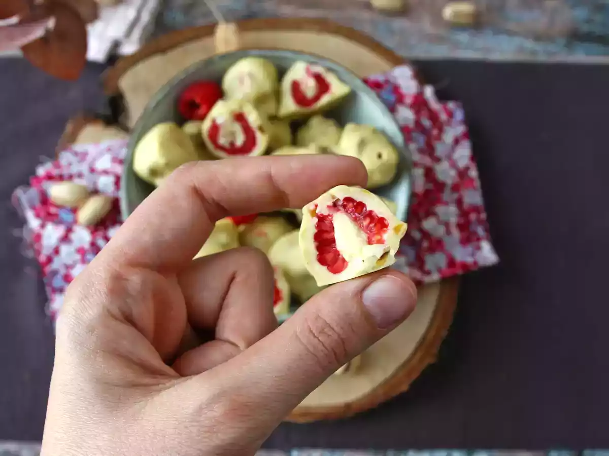 Franui med pistacie, lækre overtrukne hindbær, smeltende og knasende