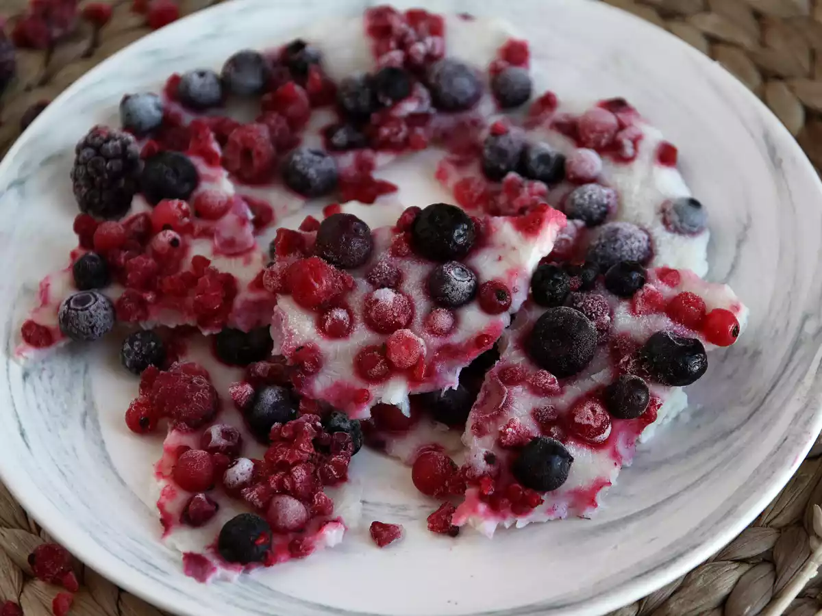 Frosne yoghurtbarer med rød frugt - foto 2