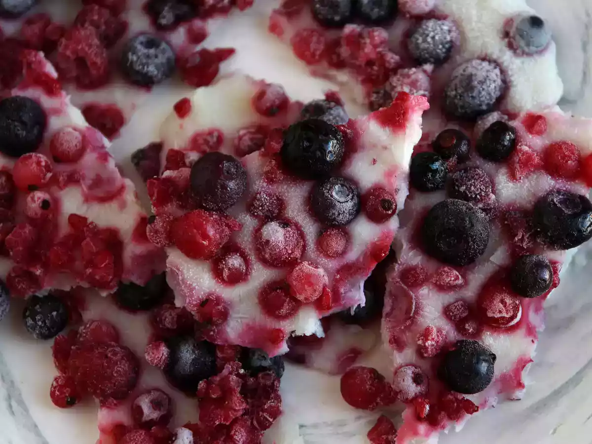 Frosne yoghurtbarer med rød frugt - foto 3