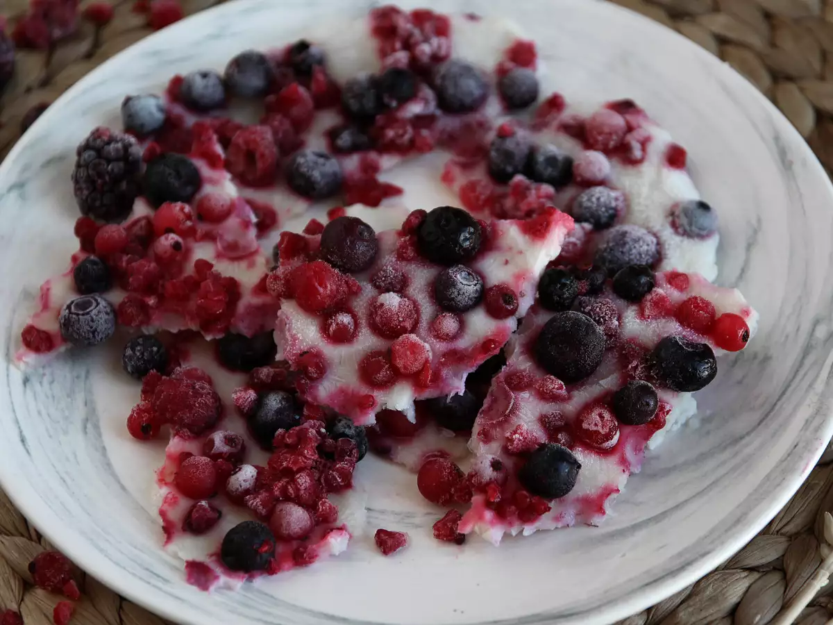 Frosne yoghurtbarer med røde bær - foto 2