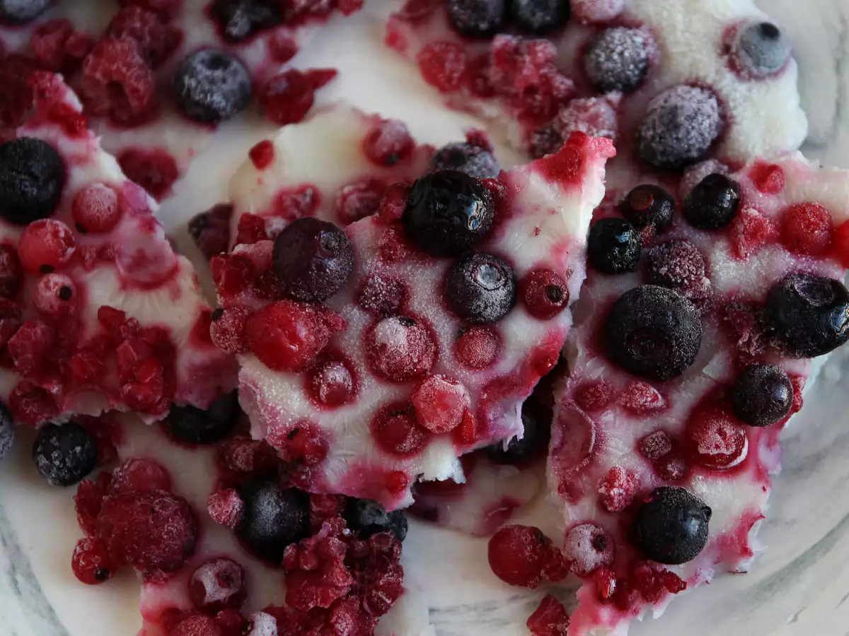 Frosne yoghurtbarer med røde bær - foto 3