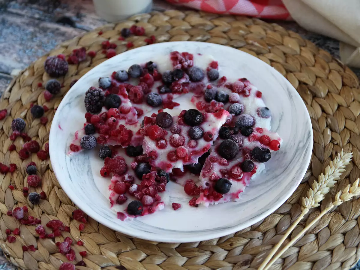 Frosne yoghurtbarer med røde bær - foto 4