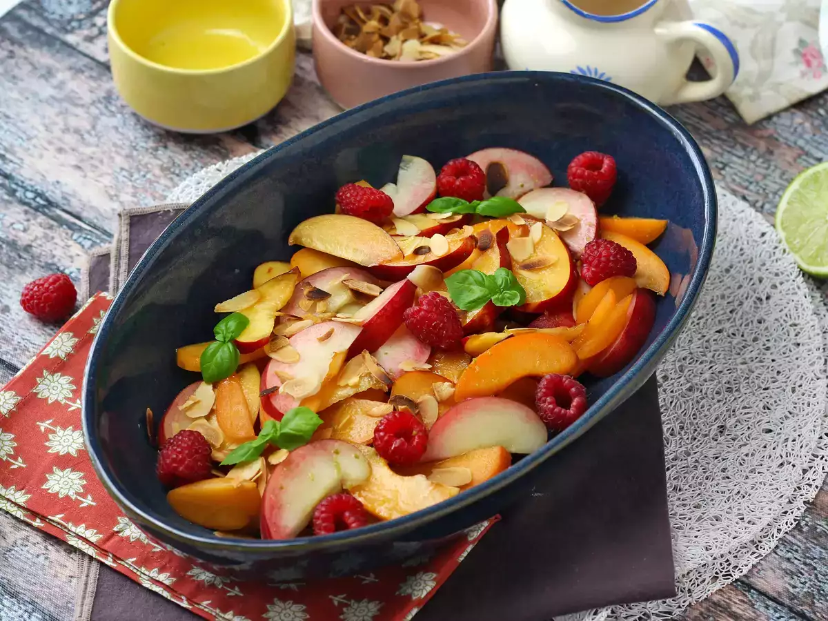 Frugtsalat med fersken, nektarin og hindbær – superlækker! - foto 5