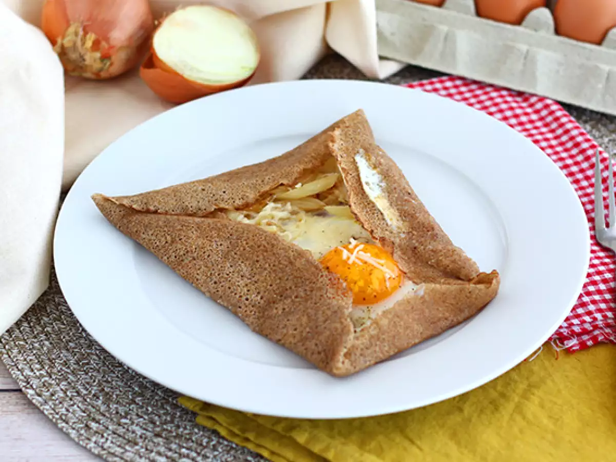 Fuldkornsboghvedegalette med skinke, ost og æg
