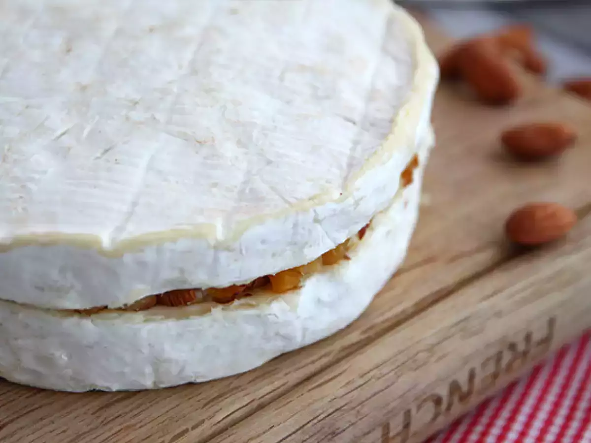 Fyldt brie med tørrede abrikoser og mandler - foto 4